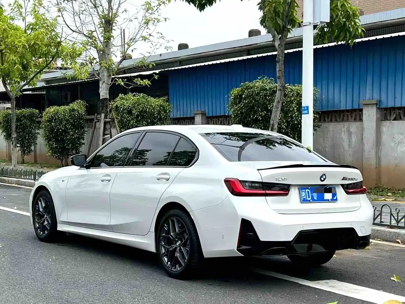 BMW 3 Series 2025 330Li M Sport Night Edition фото 7