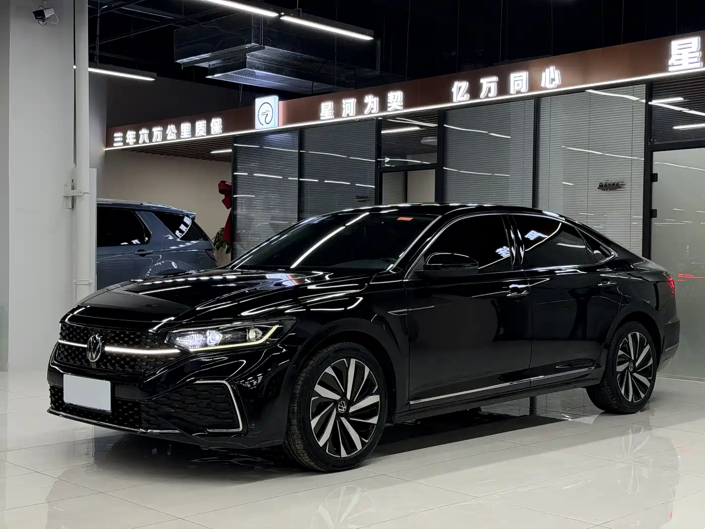 Volkswagen Passat 2022 330TSI Starlight Luxury Edition