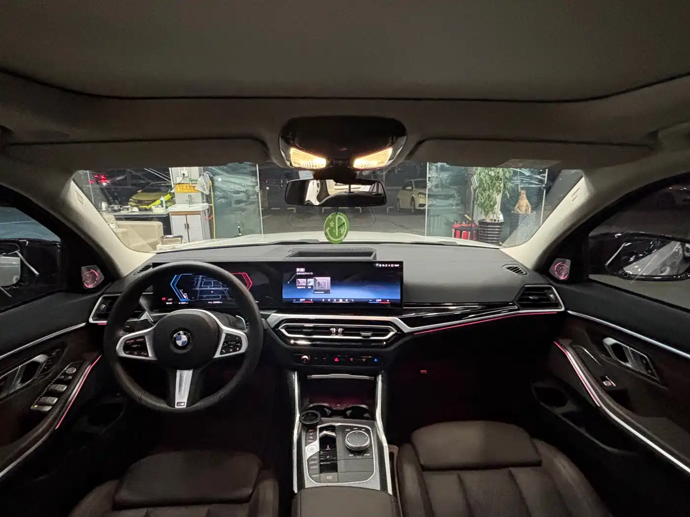 BMW 3 Series 2023 325Li M Sport Black Night Package фото 9