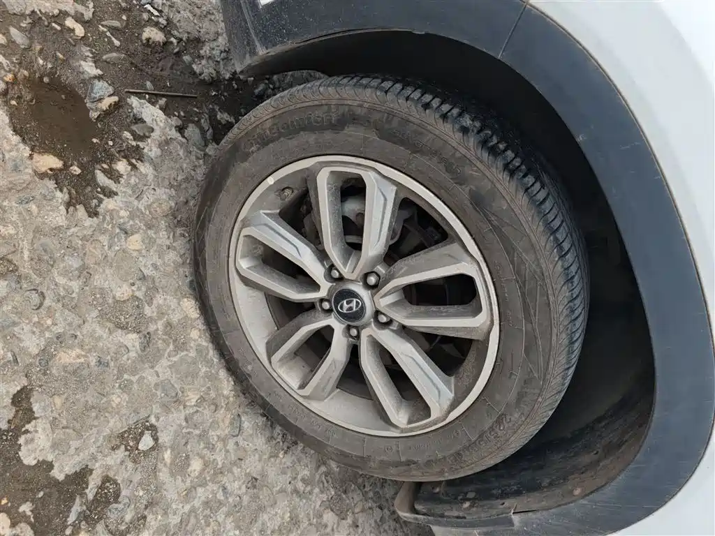Hyundai Beijing Hyundai ix35 2018 2.0L Automatic 2WD Zhiyong·Enjoyment Edition фото 23