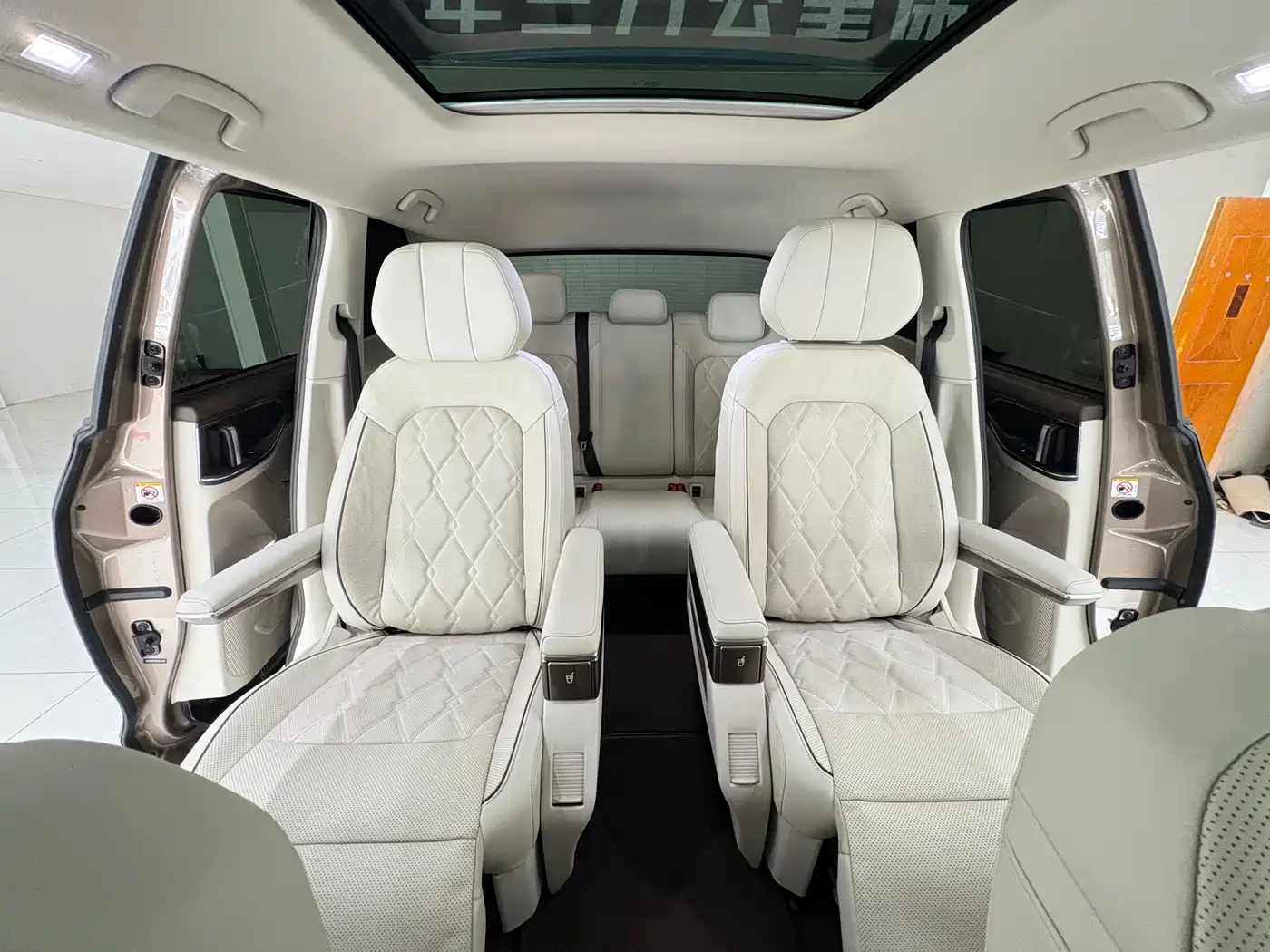 Volkswagen Viloran 2023 380TSI Premium Edition фото 15
