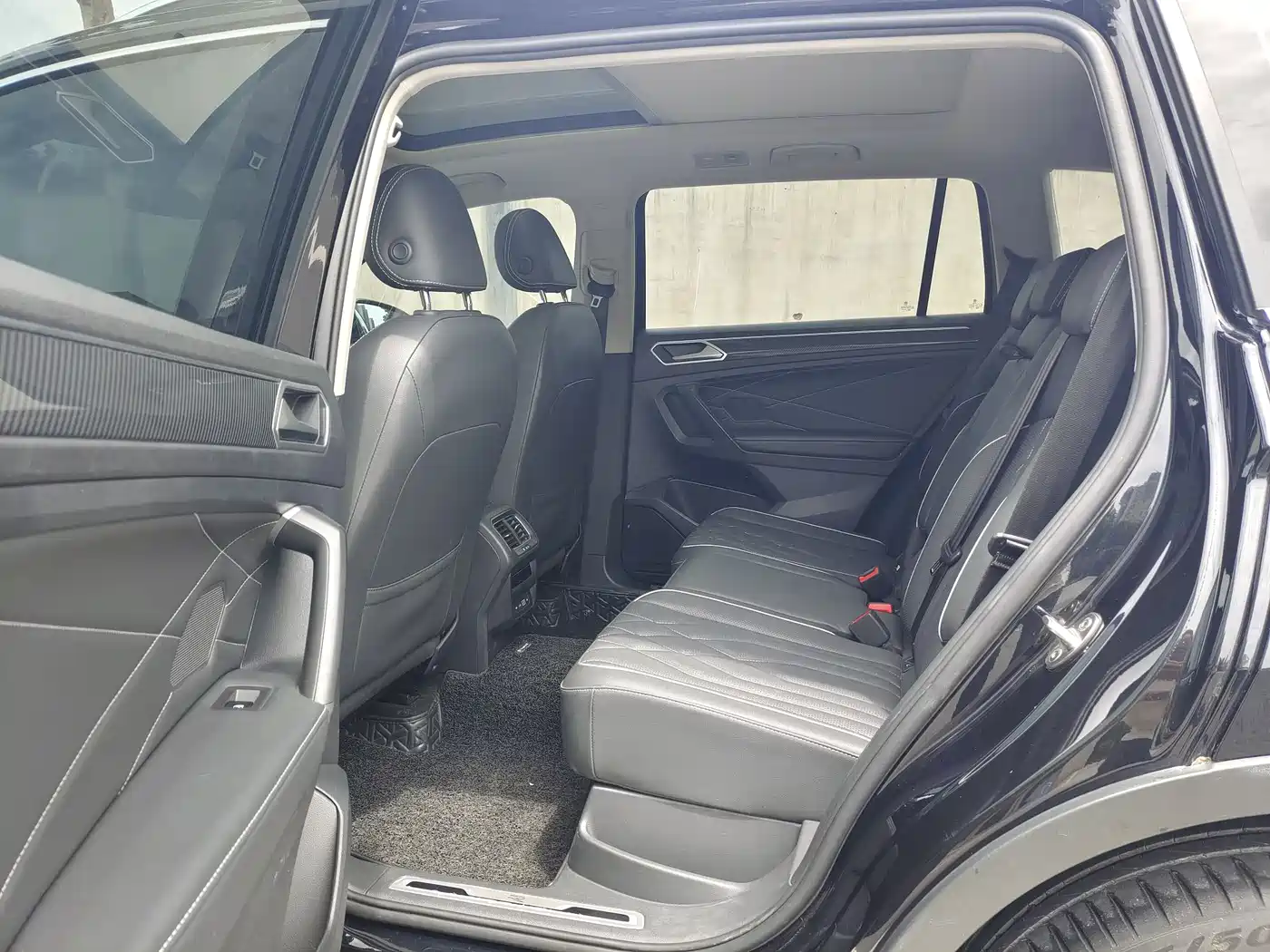 Volkswagen Tiguan L 2022 330TSI Auto 2WD R-Line Premium Edition фото 5