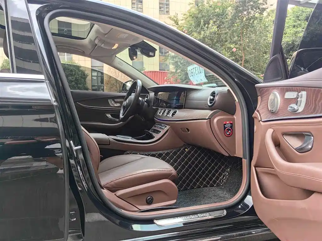 Mercedes-Benz E-Class 2023 E 300 L Fashion фото 22