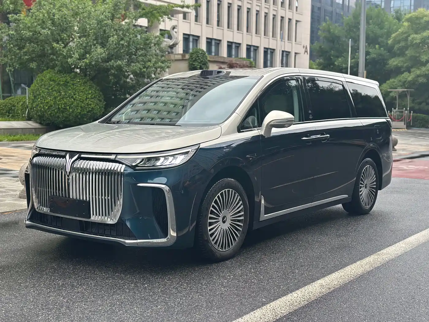 Voyah Auto Voyah Dreamer 2025 PHEV AWD Flagship Qian Kun Edition