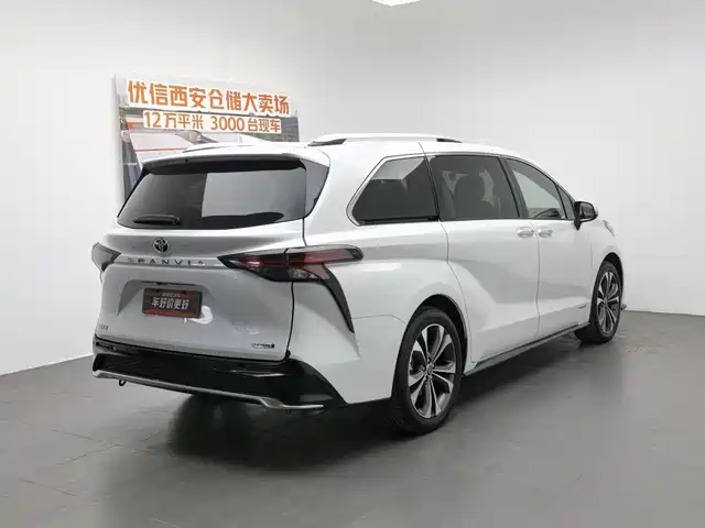 Toyota Granvia 2022 2.5L Hybrid Premium Edition — фото 2