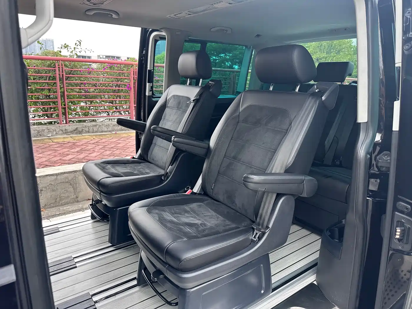 Volkswagen Multivan 2018 2.0TSI 4WD Premium Edition 7-Seater фото 9