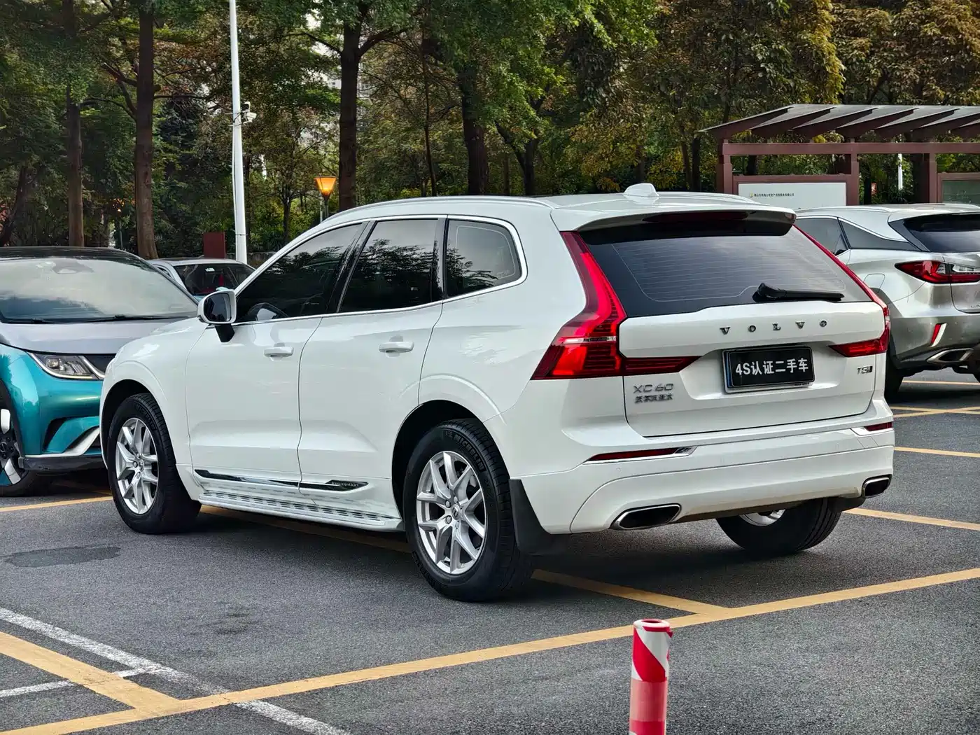 Фото 4 - Volvo XC60