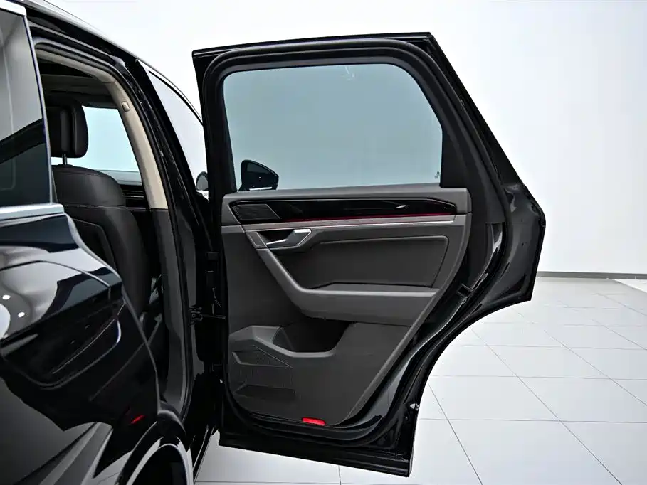 Volkswagen Touareg 2021 3.0TSI R-Line Classic Sport Package фото 21