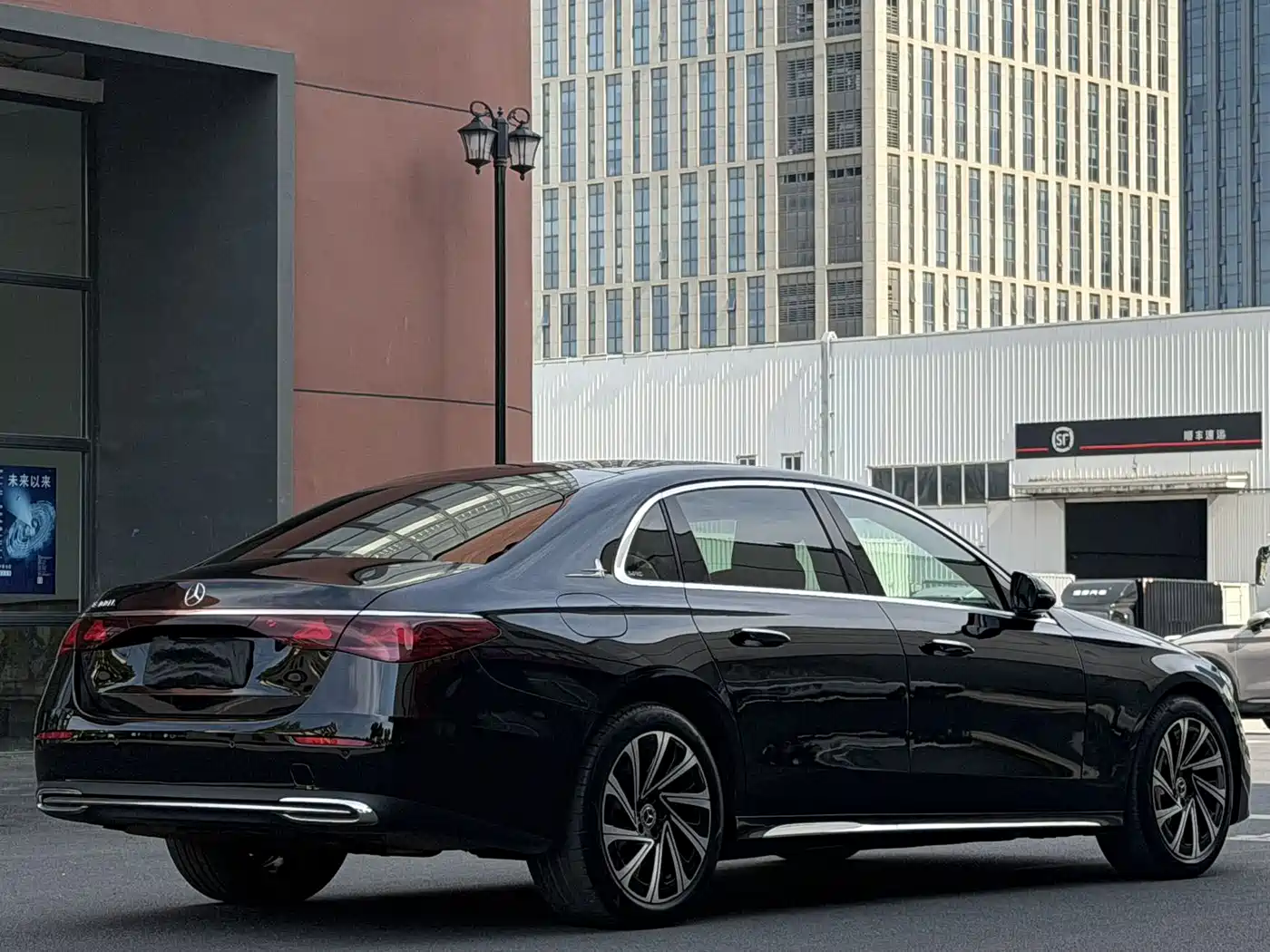 Mercedes-Benz E-Class 2024 Model E 300 L Luxury фото 9