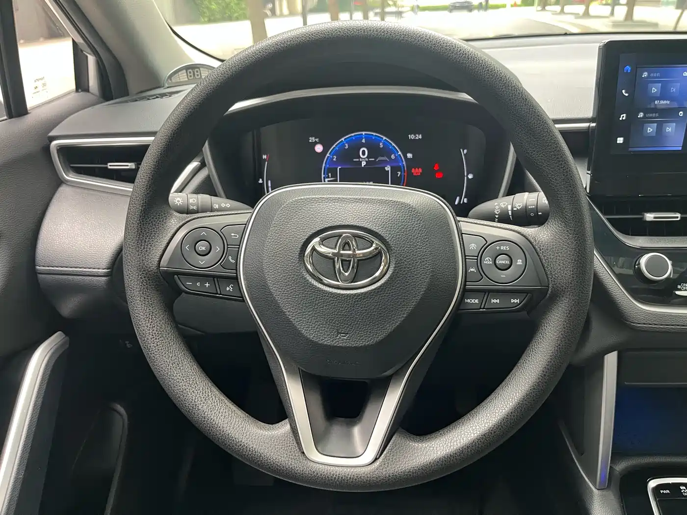 Toyota Frontlander 2023 2.0L CVT Luxury Edition фото 31