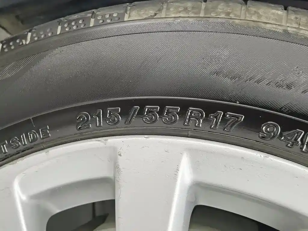 Фото 24 - Toyota Camry