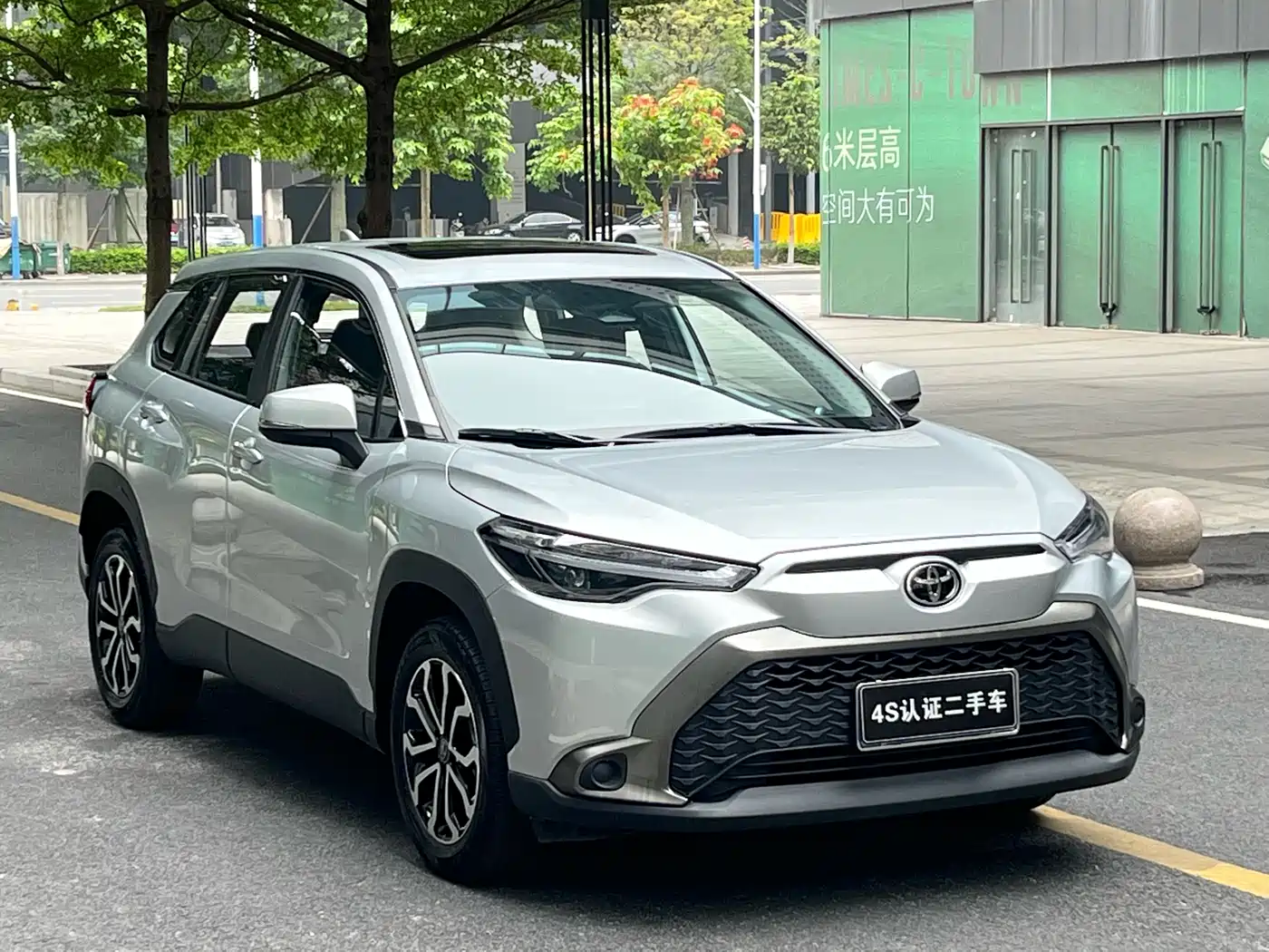 Toyota Frontlander 2023 2.0L CVT Luxury Edition фото 3