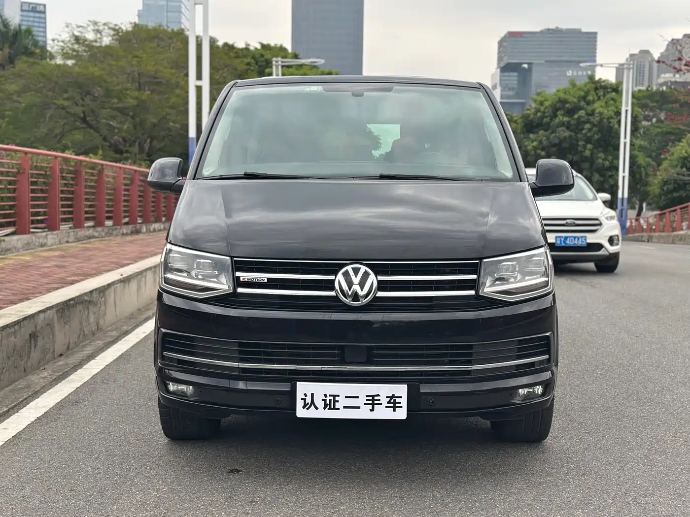 Volkswagen Multivan 2018 2.0TSI 4WD Premium Edition 7-Seater фото 3