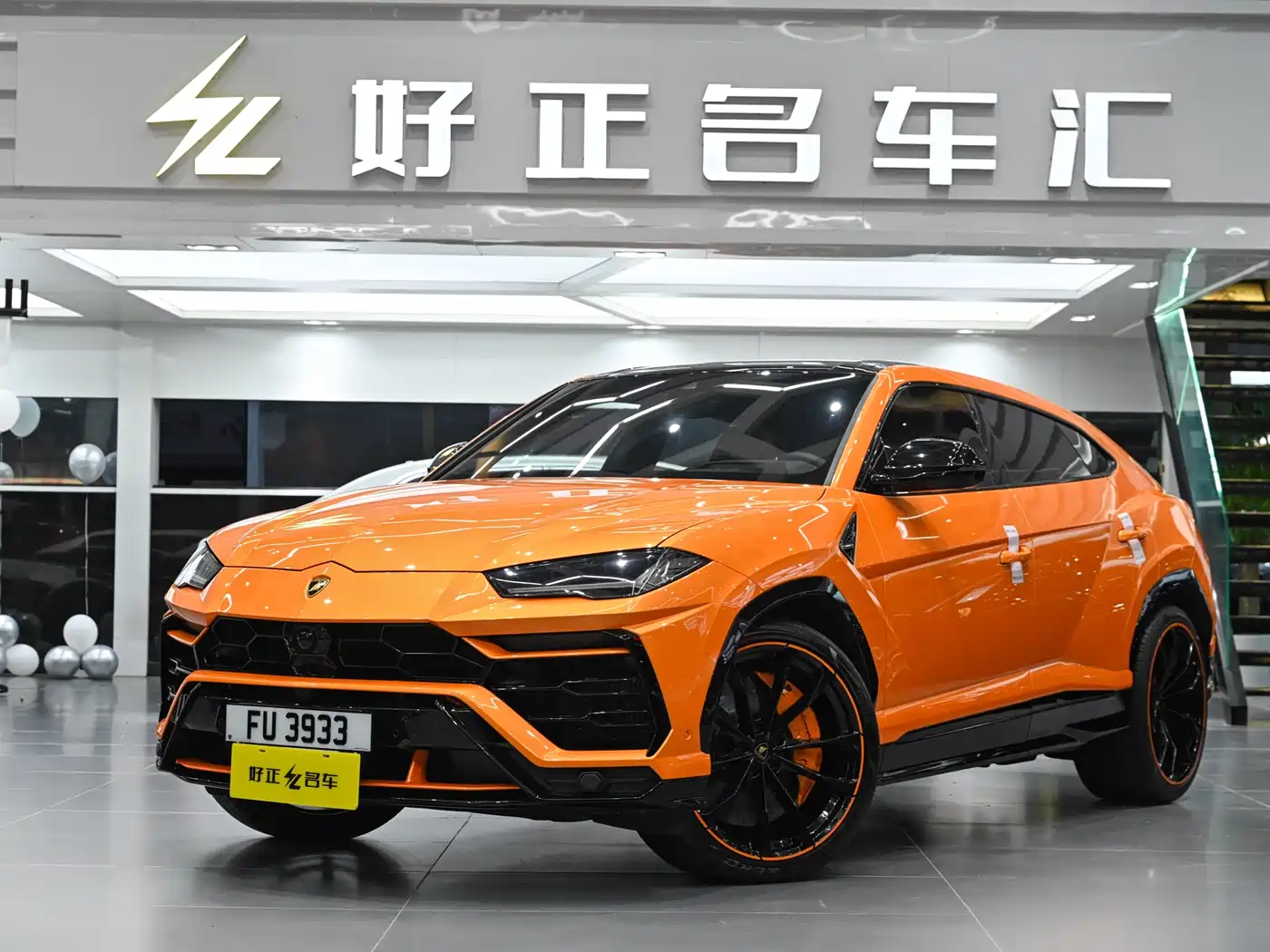 LAMBORGHINI URUS
