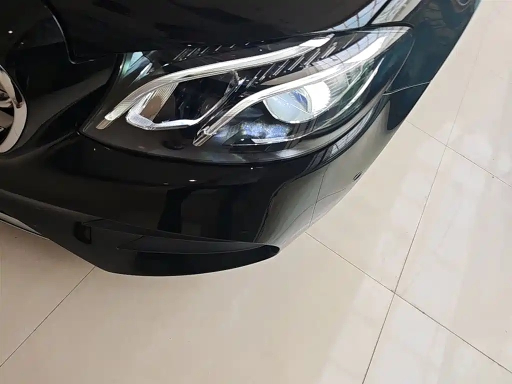 Mercedes-Benz E-Class 2019 E 260 L Sport фото 24