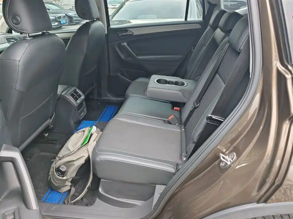 Volkswagen Tiguan L 2018 Facelift 330TSI Automatic 2WD Trend Edition фото 17