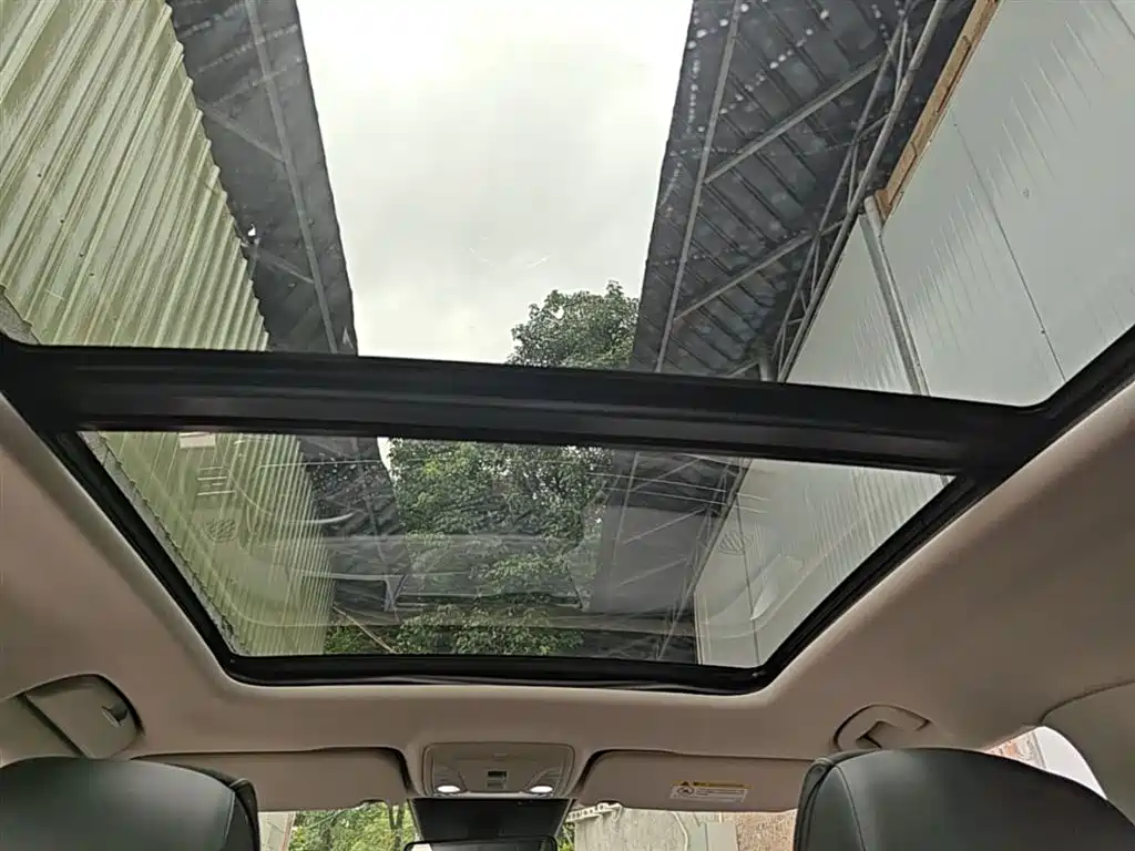 Hongqi HS5 2022 Facelift 2.0T Smart Flag Enjoyment Edition фото 18