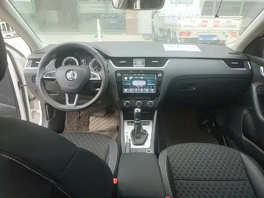 Škoda Octavia 2019 TSI230 DSG Luxury Edition фото 10
