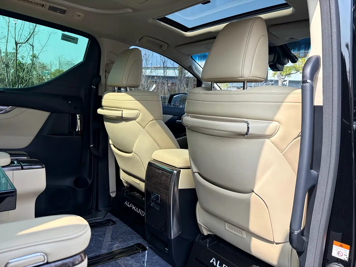 Toyota Alphard 2021 Hybrid 2.5L Ultimate фото 17