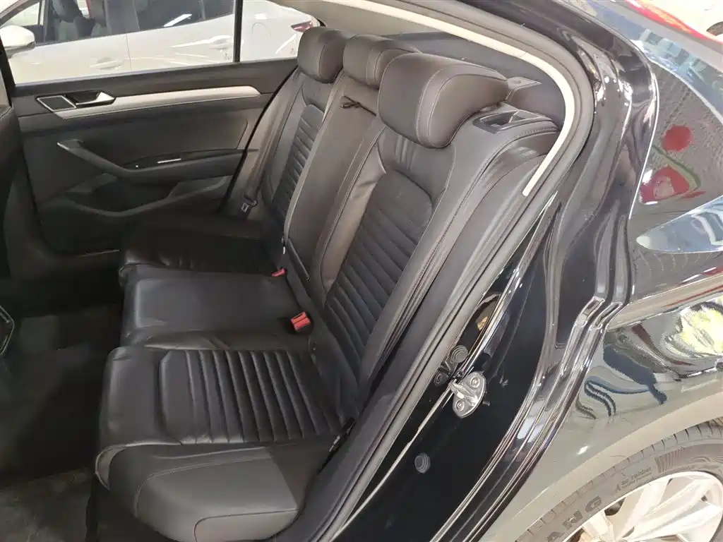 Volkswagen Magotan 2018 330TSI DSG Leading фото 12