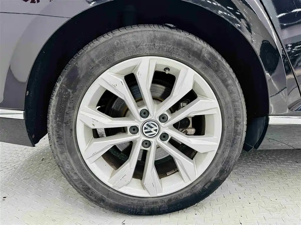 Volkswagen Magotan 2017 380TSI DSG Luxury фото 24