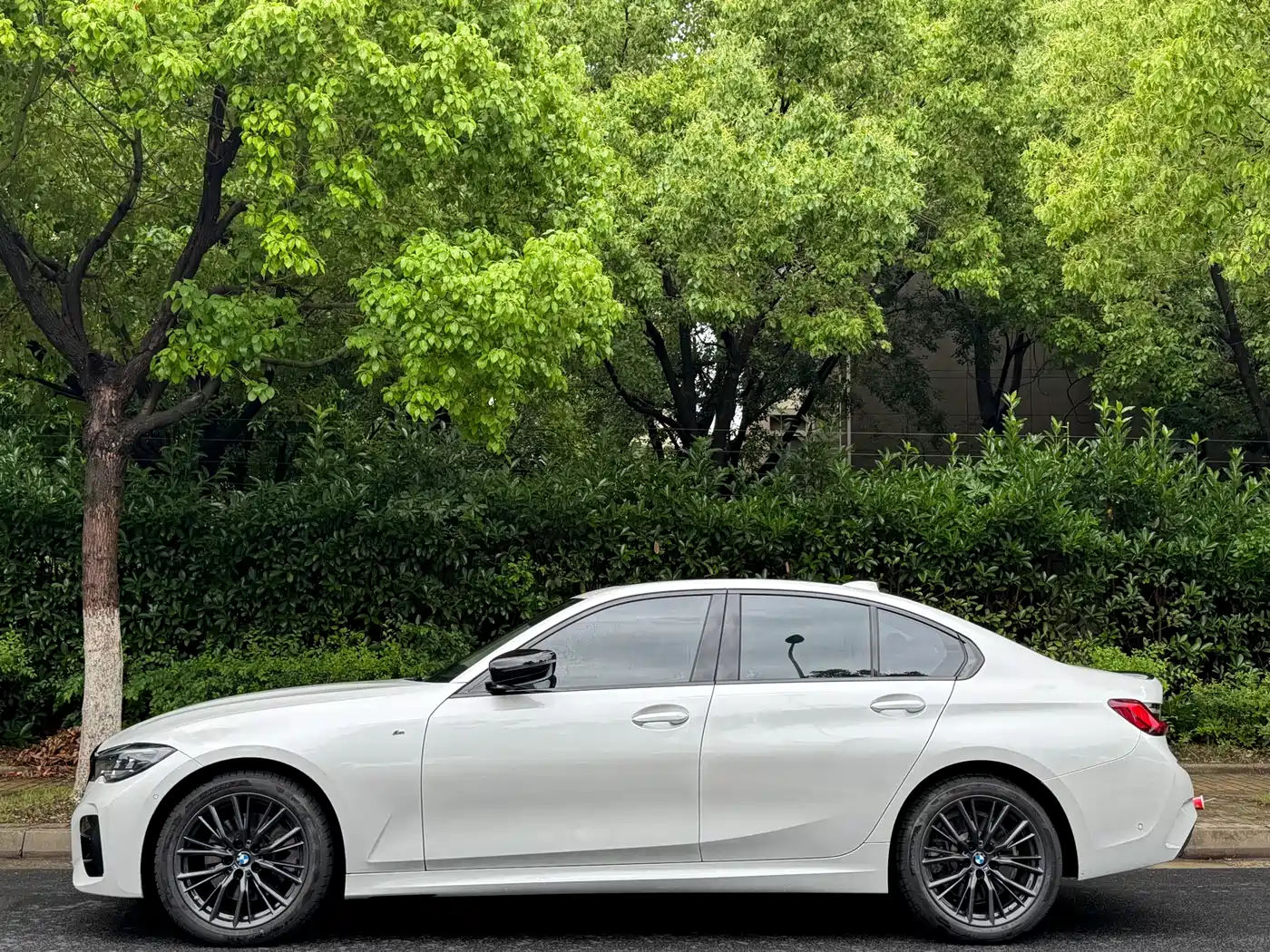 BMW 3 Series 2022 330i M Sport Shadow Edition фото 3