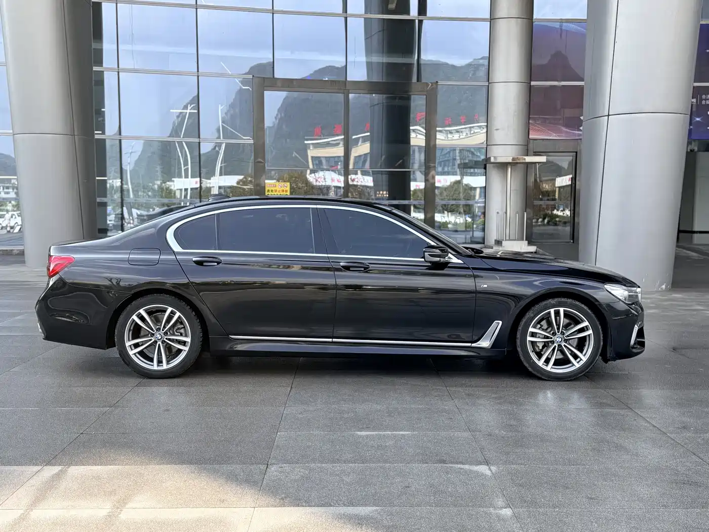 BMW 7 Series 2018 730Li Leading Type M Sport Package фото 5