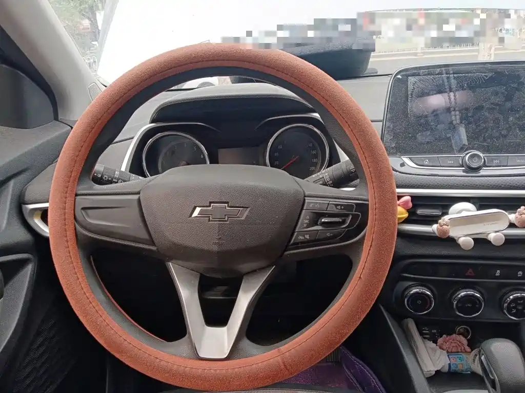 Photo 3 - Chevrolet Trax