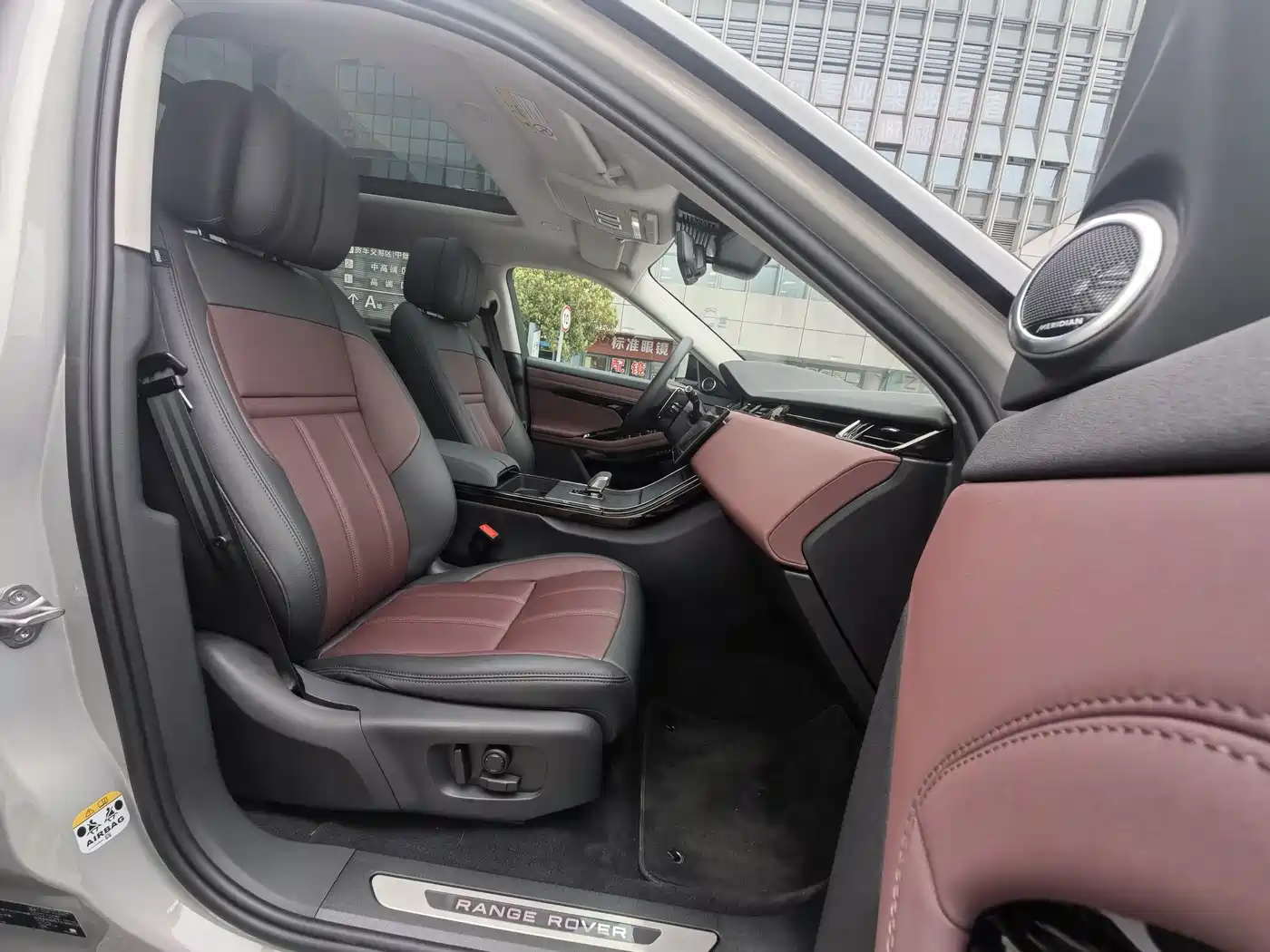 Land Rover Range Rover Evoque 2024 Range Rover Evoque L 249PS Light Master Edition фото 10