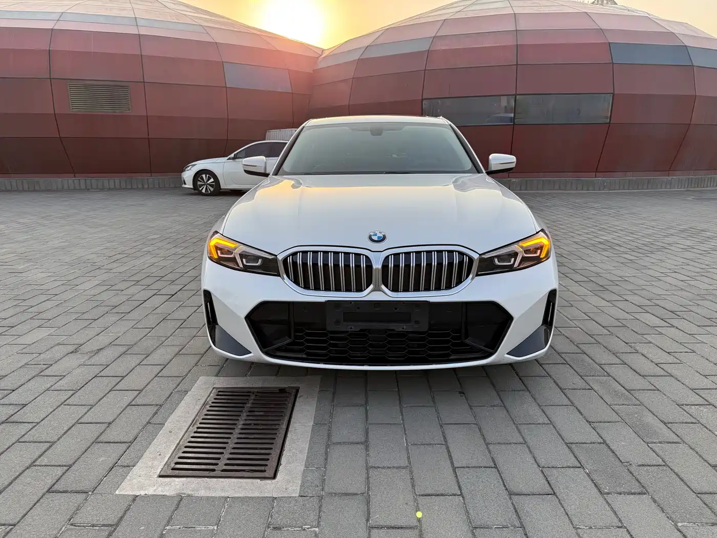 BMW 3 Series 2024 320i M Sport Package фото 2