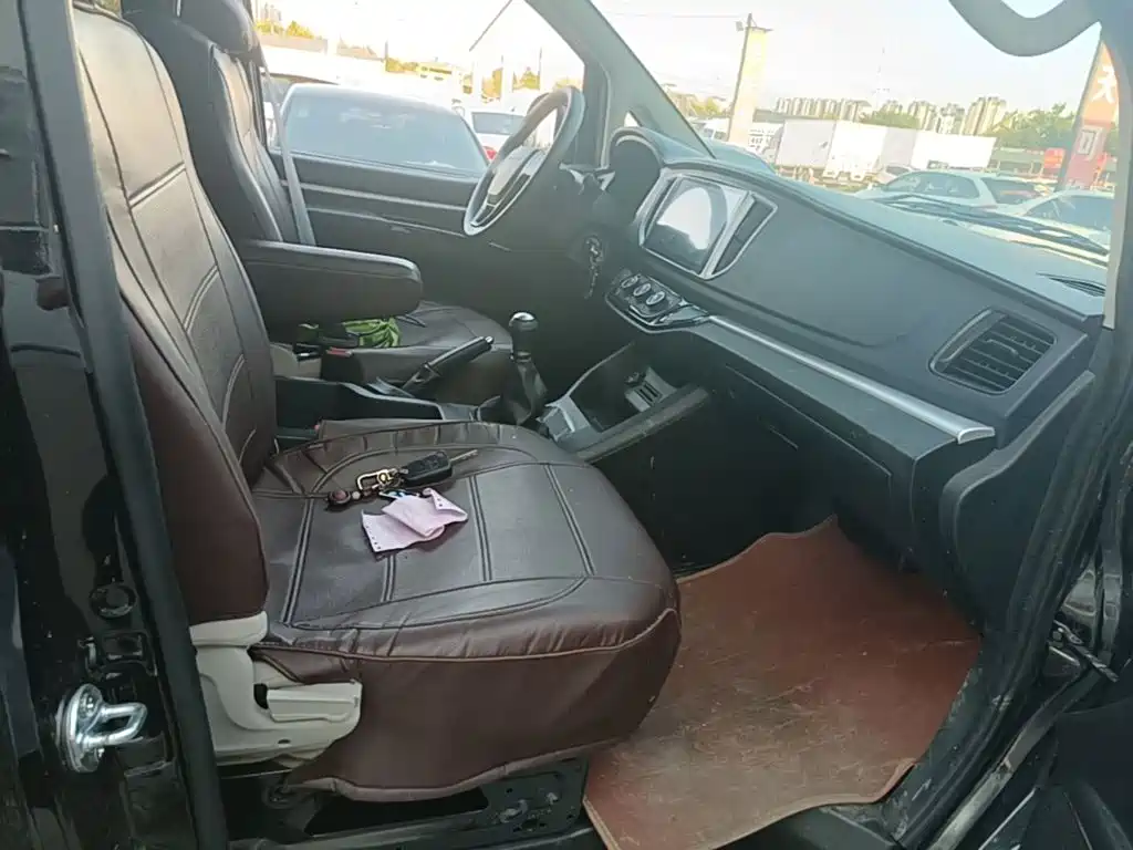 Dongfeng Fengxing Lingzhi 2025 2023 M5 1.6L Utility 5-Seater
