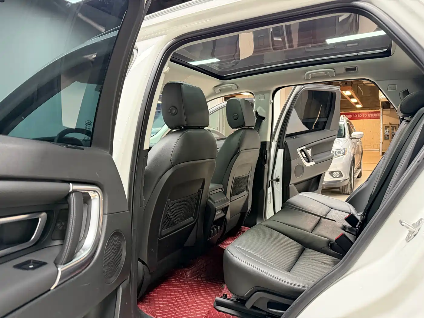 Land Rover Discovery Sport 2018 240PS HSE Edition фото 8