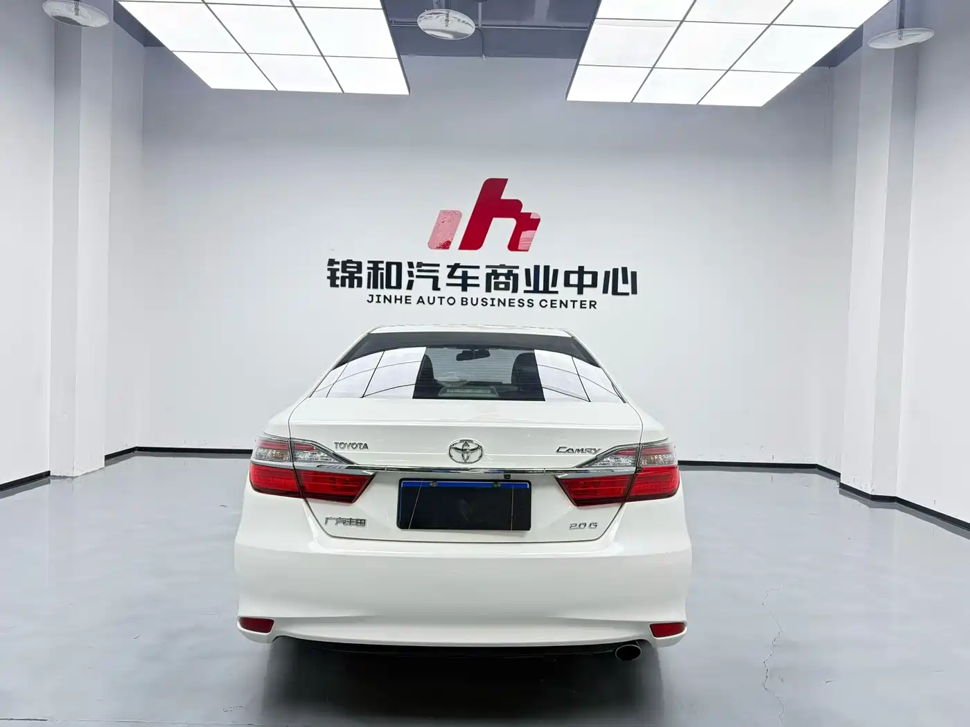 Toyota Camry 2015 2.0G Leading Edition фото 9