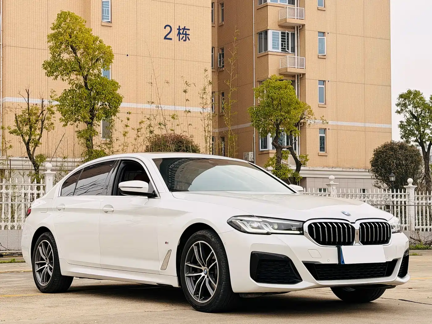 BMW 5 Series 2022 525Li M Sport Package фото 3