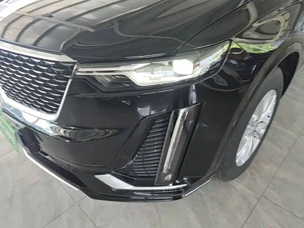 CADILLAC XT6