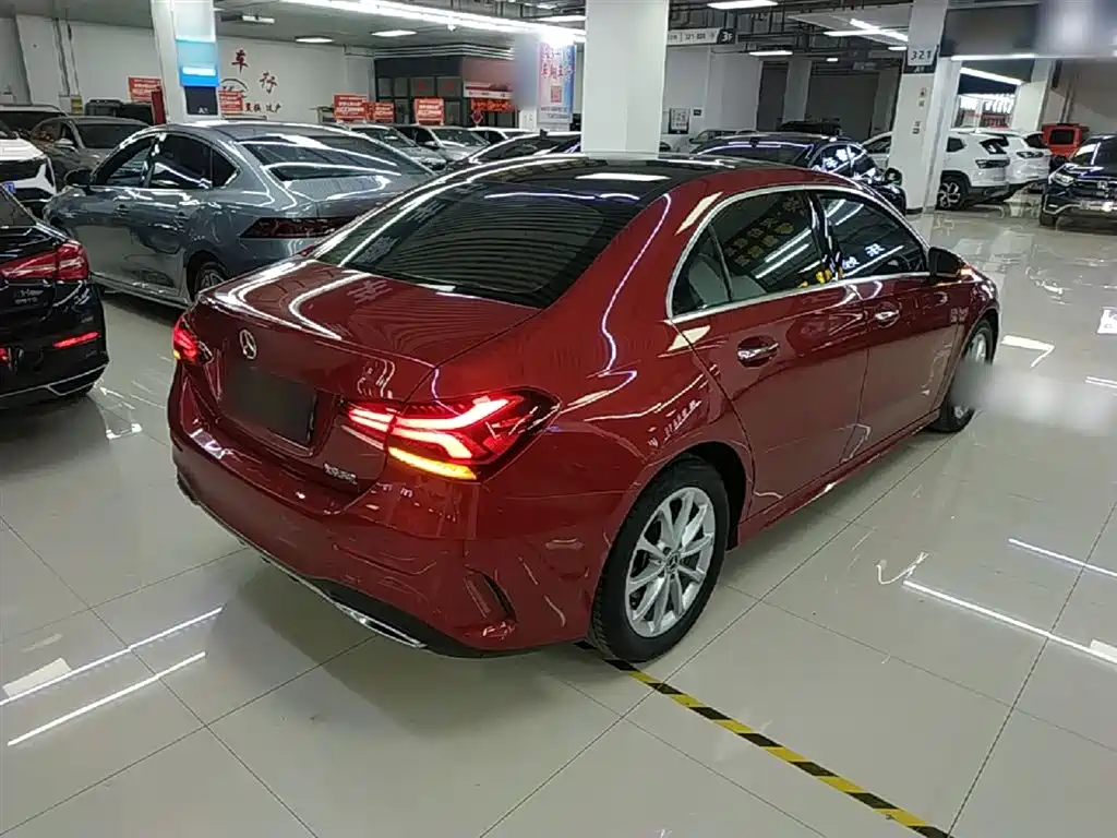 Mercedes-Benz A-Class 2019 A 200 L Sport Sedan фото 7