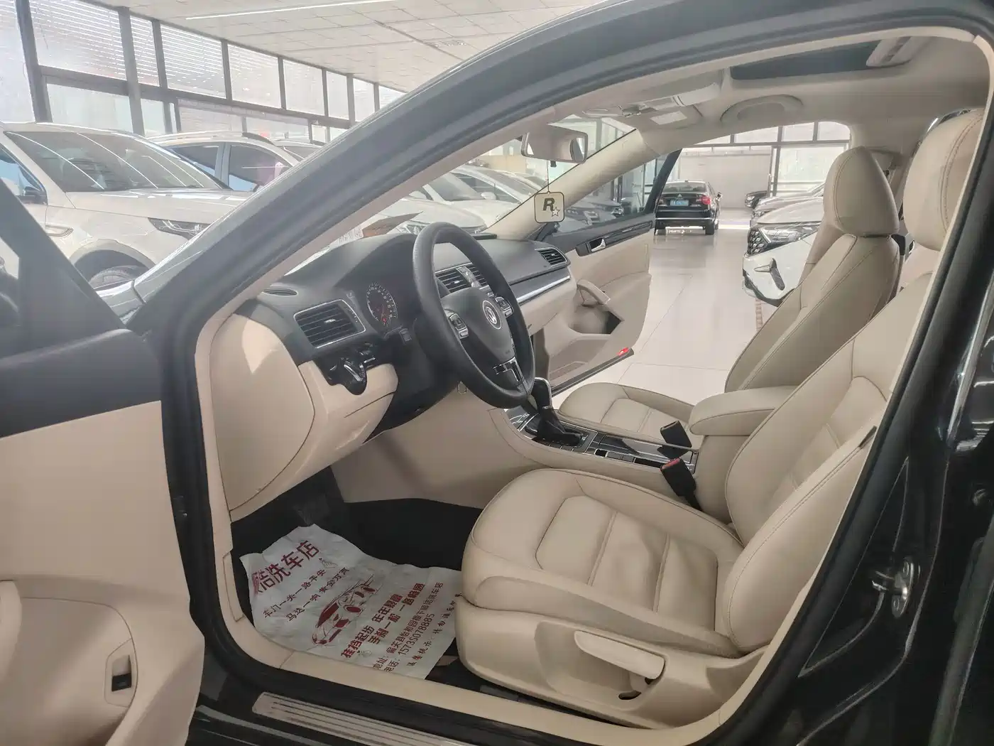 Volkswagen Passat 2014 1.8TSI DSG Luxury Edition фото 8