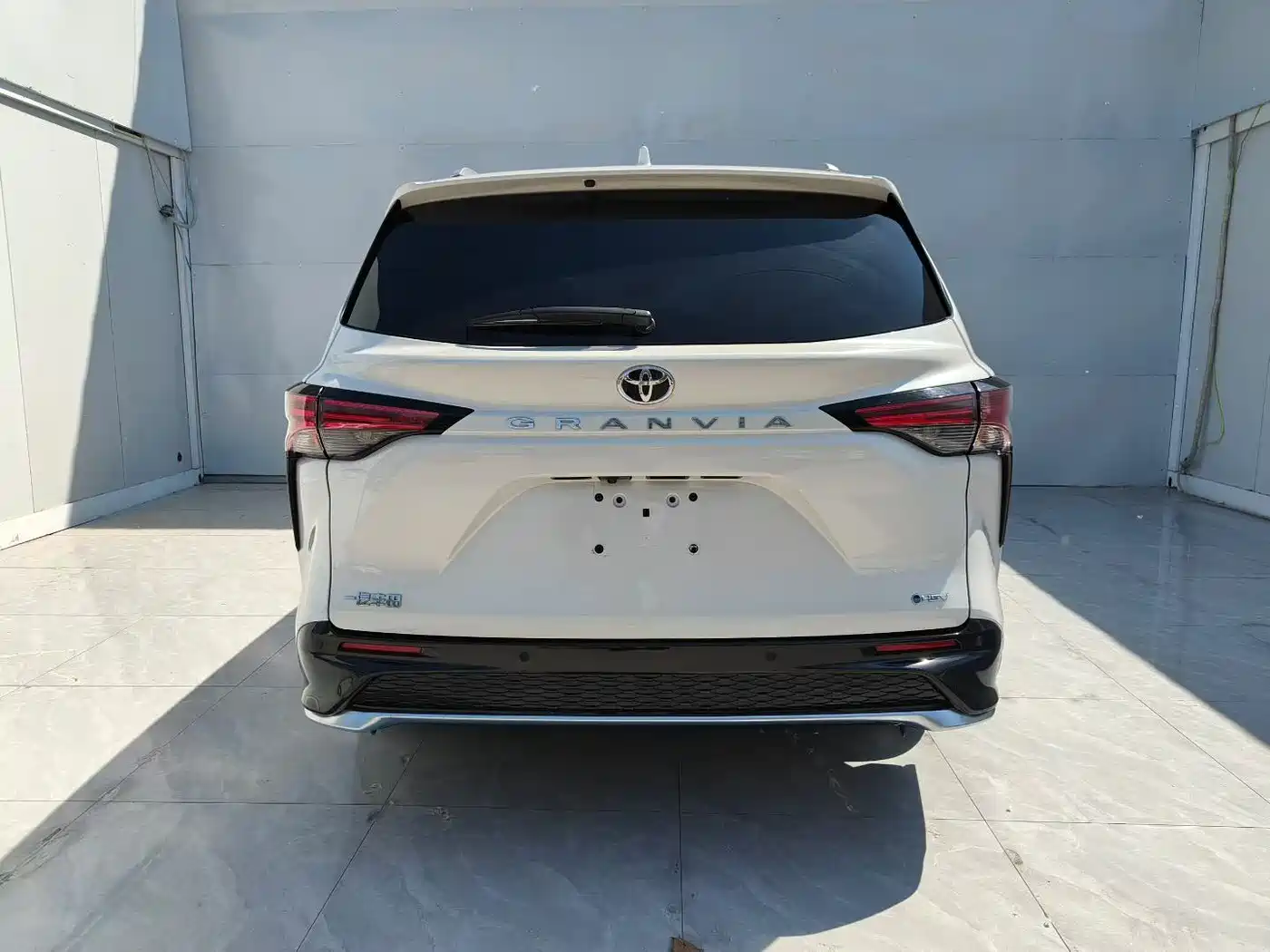 Toyota Granvia 2024 2.5L Hybrid Premium PLUS фото 8