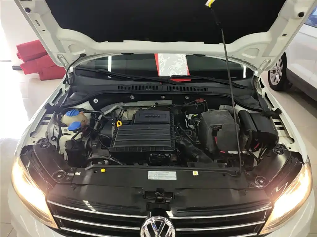 Volkswagen Sagitar 2017 1.6L Automatic Comfort фото 20