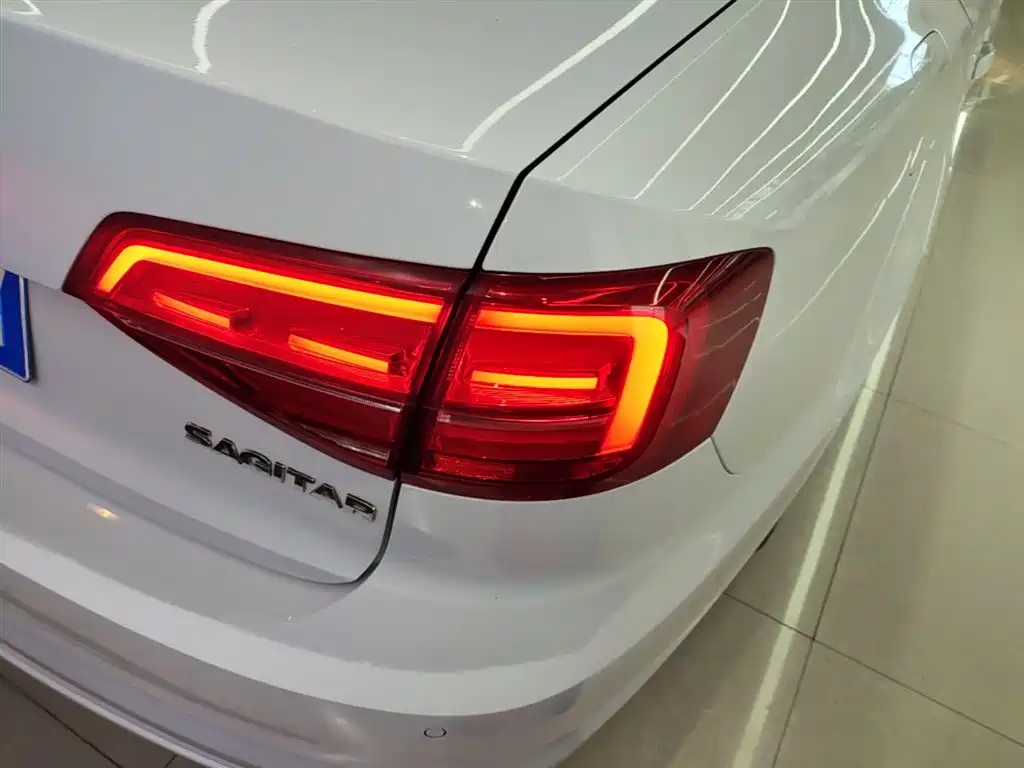 Volkswagen Sagitar 2017 1.6L Automatic Comfort фото 8