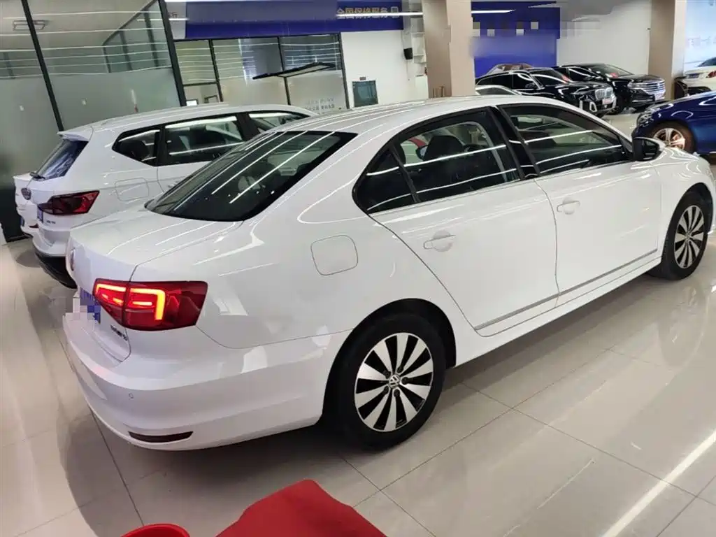 Volkswagen Sagitar 2017 1.6L Automatic Comfort фото 7