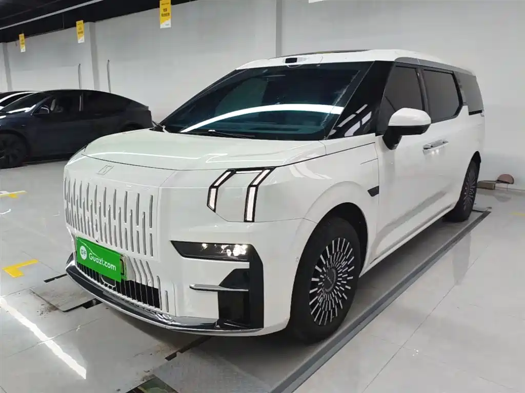 ZEEKR 009 2024 6-seat Executive AWD 108kWh