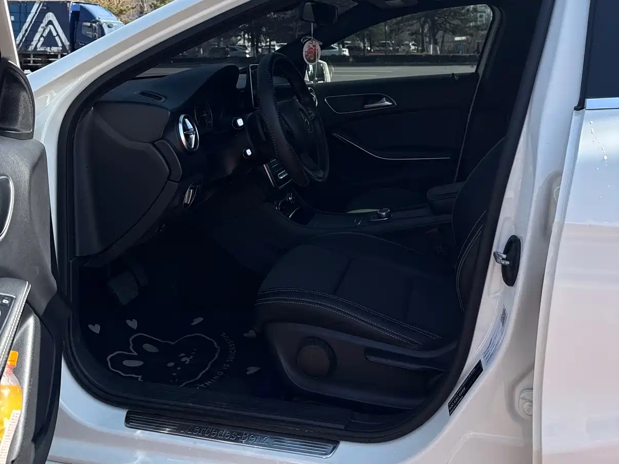 Mercedes-Benz A-Class (Import) 2017 A 180 фото 9