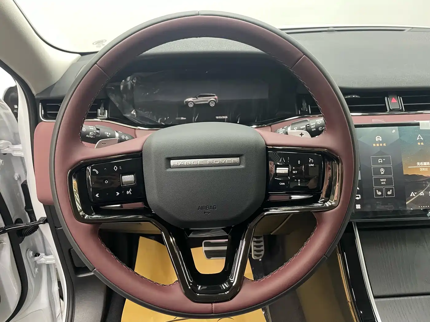 Land Rover Range Rover Evoque 2026 Range Rover Evoque L SE фото 10