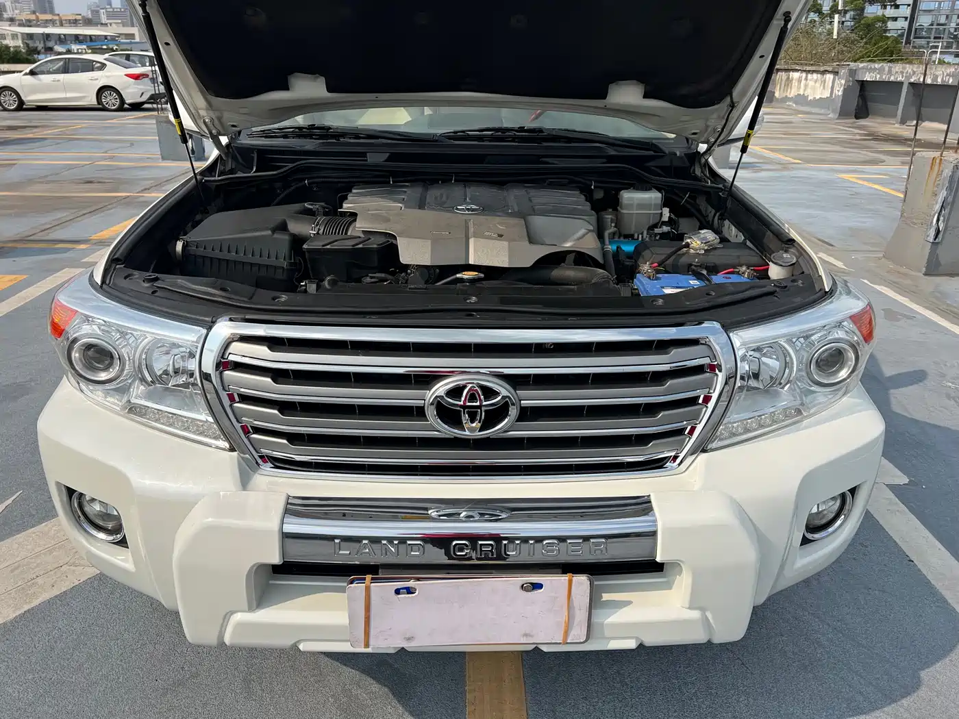 Toyota Land Cruiser (Import) 2015 4.6L V8 Middle East Limited Edition фото 18