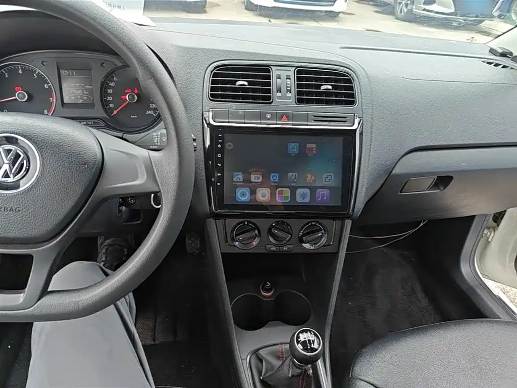 Volkswagen Polo 2014 1.4L Manual Trend Edition фото 10
