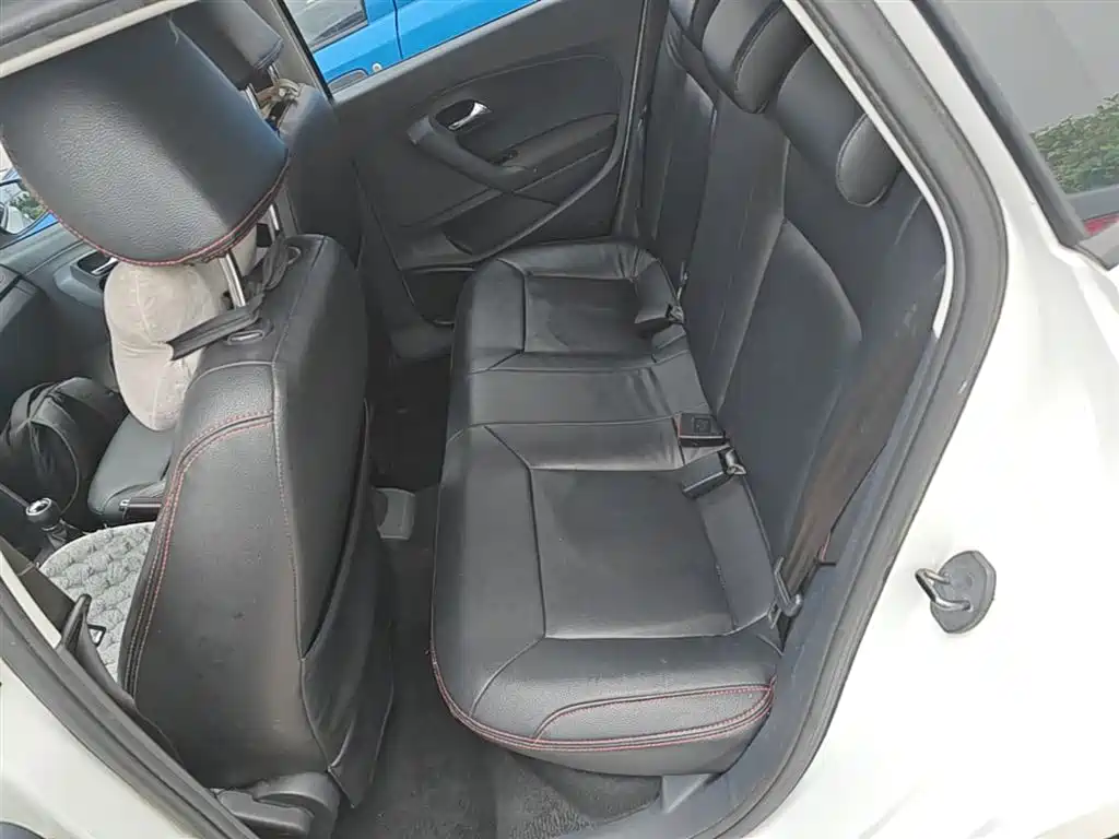 Volkswagen Polo 2014 1.4L Manual Trend Edition фото 17