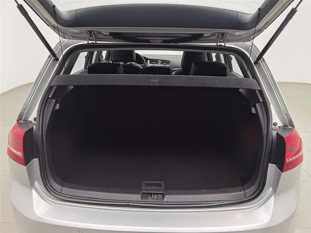 Volkswagen Golf 2016 1.6L Automatic Comfort фото 16