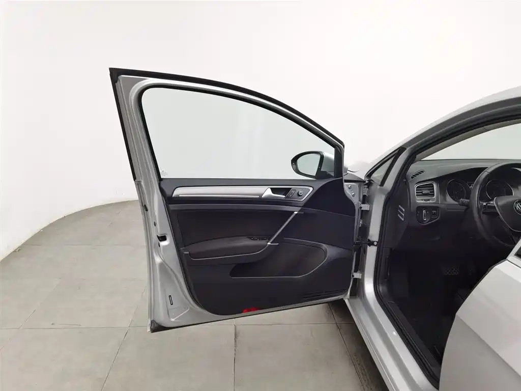Volkswagen Golf 2016 1.6L Automatic Comfort фото 8
