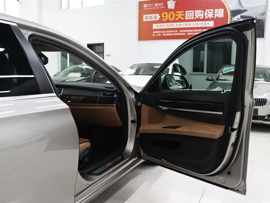 BMW 7 Series 2014 730Li Premium фото 20